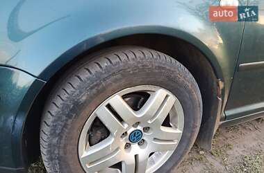 Універсал Volkswagen Golf 2002 в 