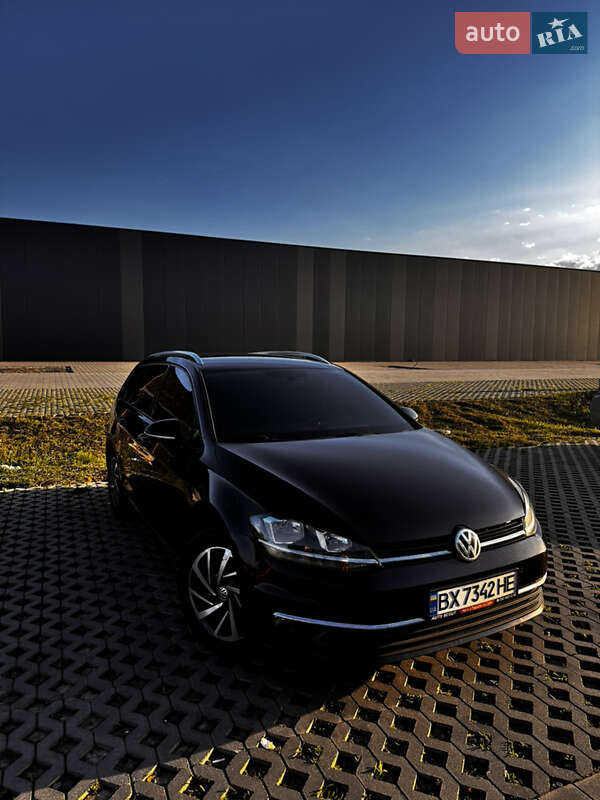 Универсал Volkswagen Golf 2017 в Хмельницком