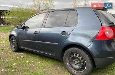 Хэтчбек Volkswagen Golf 2004 в 