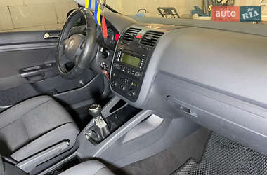 Хэтчбек Volkswagen Golf 2004 в 