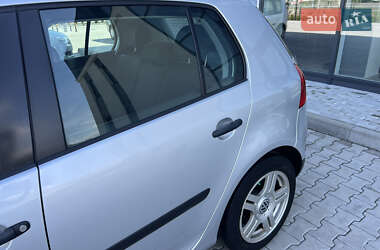 Хетчбек Volkswagen Golf 2004 в 