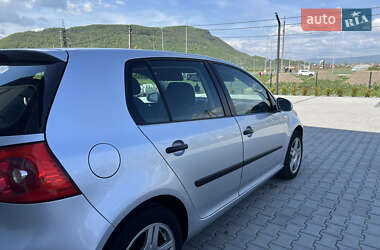 Хетчбек Volkswagen Golf 2004 в 