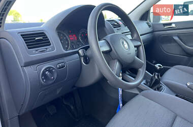 Хетчбек Volkswagen Golf 2004 в 