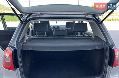 Хетчбек Volkswagen Golf 2004 в 