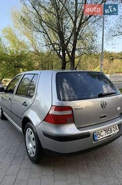 Хетчбек Volkswagen Golf 2003 в 