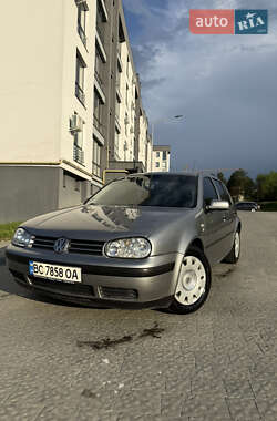 Хетчбек Volkswagen Golf 2003 в 
