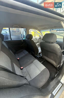 Хетчбек Volkswagen Golf 2003 в 