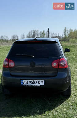 Хэтчбек Volkswagen Golf 2004 в 