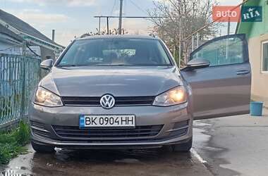 Хэтчбек Volkswagen Golf 2014 в Сарнах