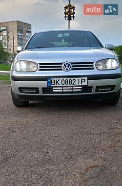 Хэтчбек Volkswagen Golf 2001 в 
