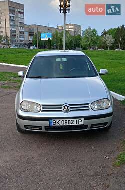 Хэтчбек Volkswagen Golf 2001 в Ровно