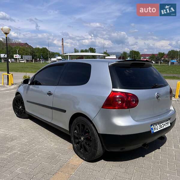Хэтчбек Volkswagen Golf 2003 в Мукачево