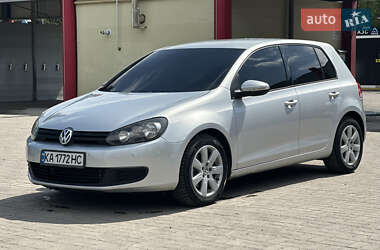 Хэтчбек Volkswagen Golf 2010 в 