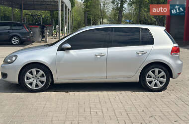Хэтчбек Volkswagen Golf 2010 в 