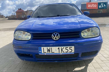 Хэтчбек Volkswagen Golf 2002 в Березному