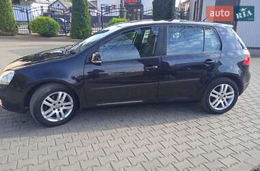 Хэтчбек Volkswagen Golf 2005 в 