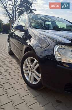 Хэтчбек Volkswagen Golf 2005 в 