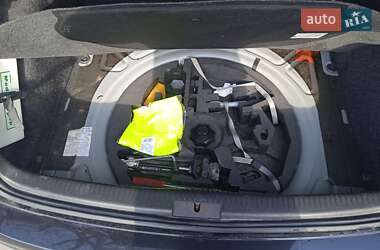 Хэтчбек Volkswagen Golf 2005 в 