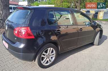 Хэтчбек Volkswagen Golf 2005 в 