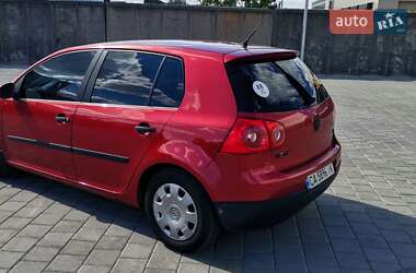 Хэтчбек Volkswagen Golf 2005 в 