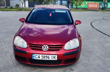 Хэтчбек Volkswagen Golf 2005 в 