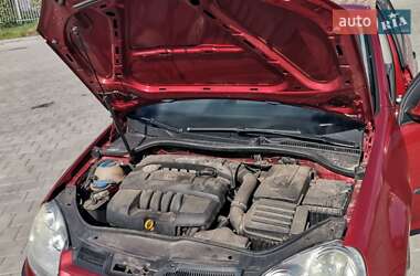 Хэтчбек Volkswagen Golf 2005 в 