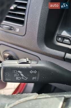 Хэтчбек Volkswagen Golf 2005 в 