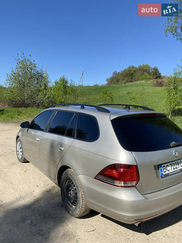 Універсал Volkswagen Golf 2012 в Судовій Вишні