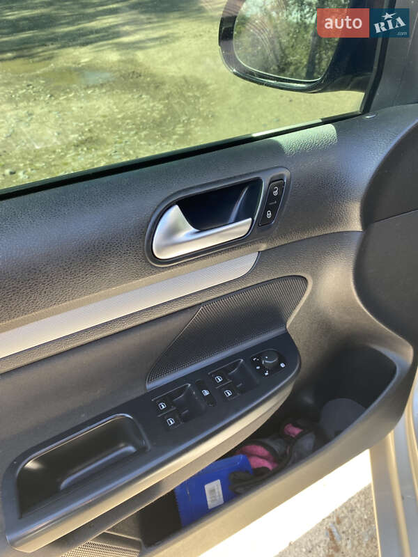 Універсал Volkswagen Golf 2012 в Судовій Вишні