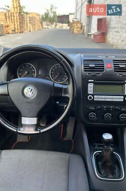 Хэтчбек Volkswagen Golf 2006 в 