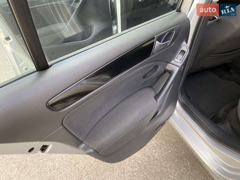 Хэтчбек Volkswagen Golf 2009 в Ивано-Франковске