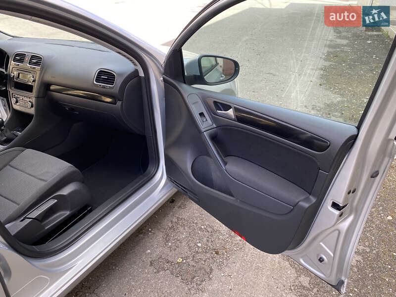 Хэтчбек Volkswagen Golf 2009 в Ивано-Франковске