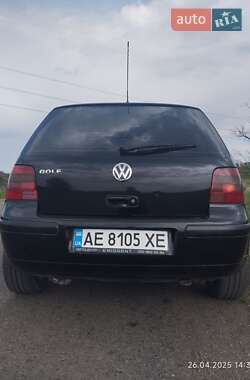 Хетчбек Volkswagen Golf 2000 в 