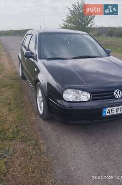Хетчбек Volkswagen Golf 2000 в 