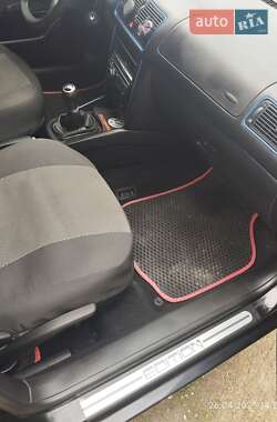 Хетчбек Volkswagen Golf 2000 в 