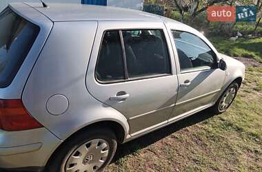 Хэтчбек Volkswagen Golf 2003 в 