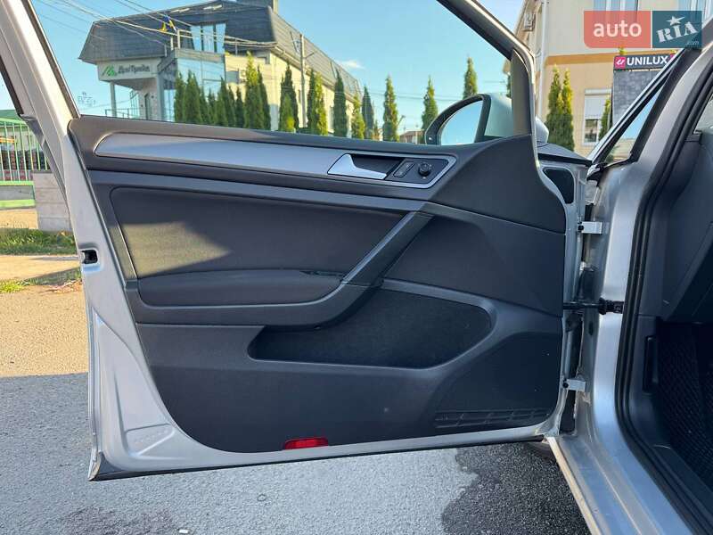 Хетчбек Volkswagen Golf 2014 в Рівному