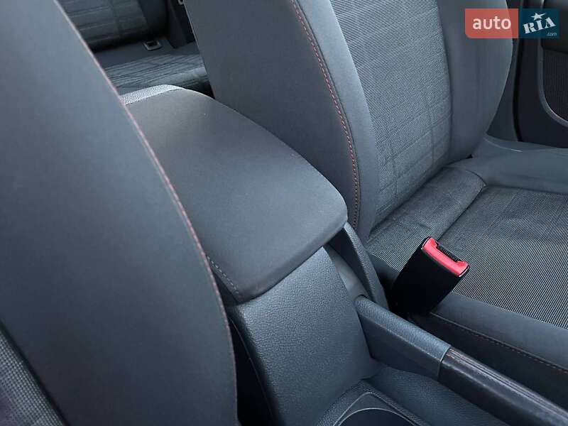 Хэтчбек Volkswagen Golf 2007 в Полтаве