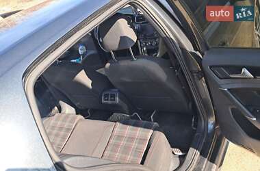 Хэтчбек Volkswagen Golf 2016 в 