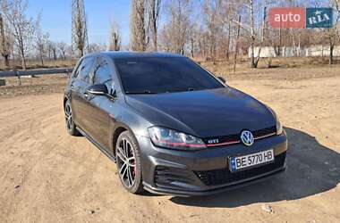 Хэтчбек Volkswagen Golf 2016 в 