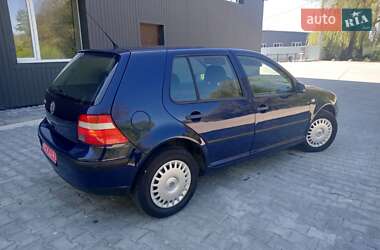 Хэтчбек Volkswagen Golf 2003 в Смыковцы