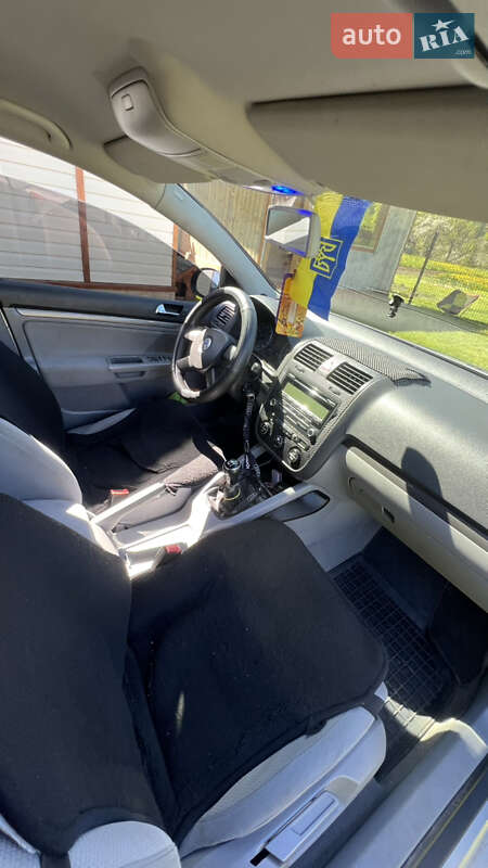 Хетчбек Volkswagen Golf 2004 в Косові