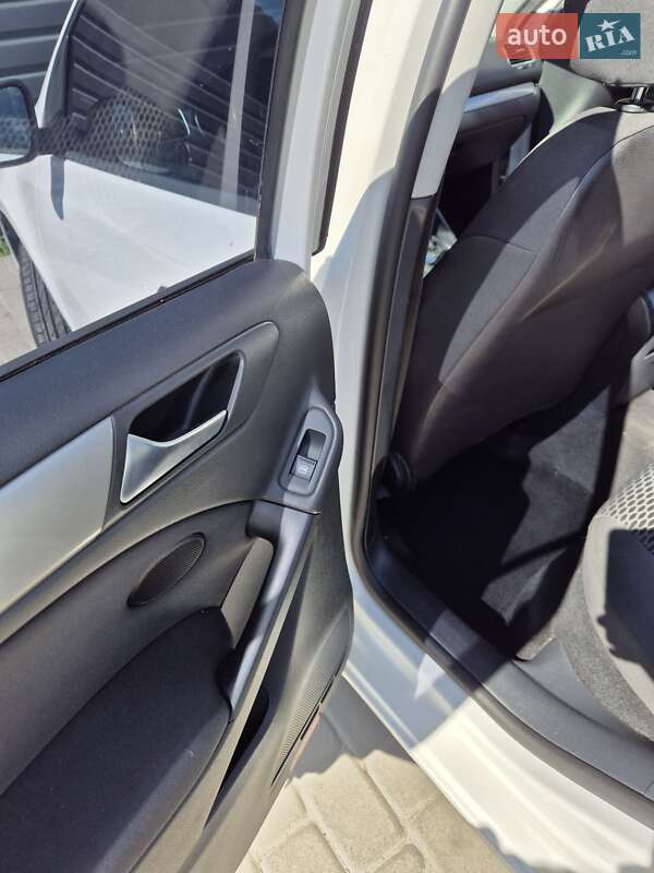 Хэтчбек Volkswagen Golf 2011 в Ирпене