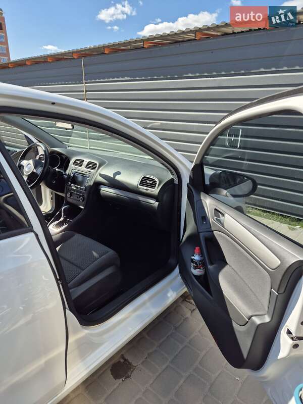 Хэтчбек Volkswagen Golf 2011 в Ирпене
