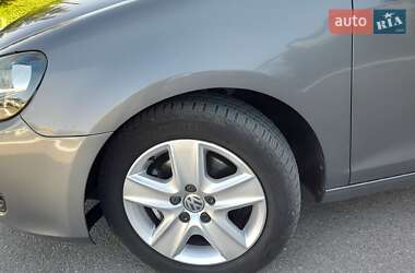 Хэтчбек Volkswagen Golf 2009 в 