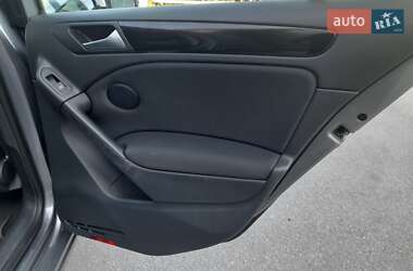 Хэтчбек Volkswagen Golf 2009 в 