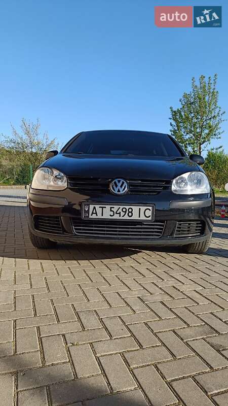 Хэтчбек Volkswagen Golf 2005 в Тысменице