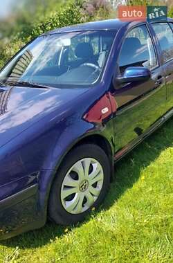 Хетчбек Volkswagen Golf 2002 в 