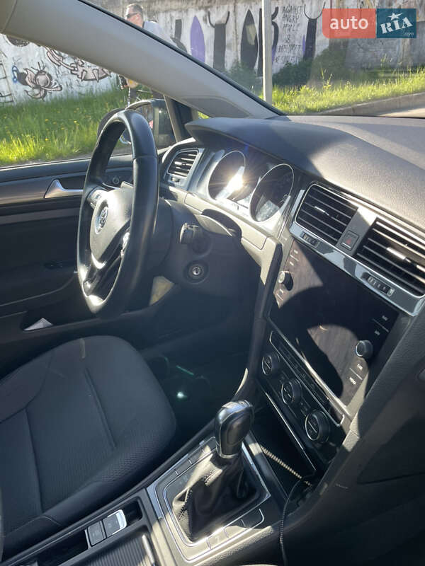 Універсал Volkswagen Golf 2018 в Львові