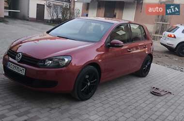 Хетчбек Volkswagen Golf 2009 в 